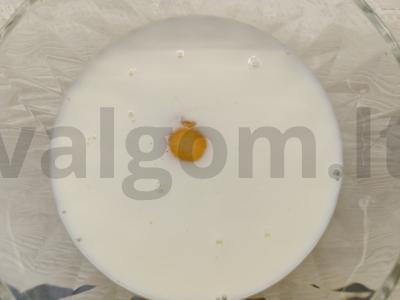 Salotos su kukurūzais, vištiena ir kiaušinių blynelių Žingsnis 3