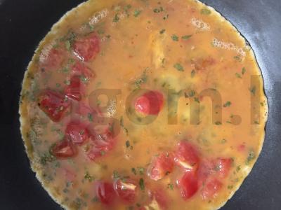 Tortilija su kiaušiniu, kumpiu ir varškės sūrio riekelėmis Žingsnis 7