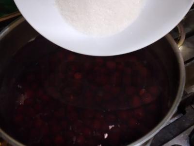 Vyšnių kompotas su mėtomis ir cinamonu Žingsnis 2