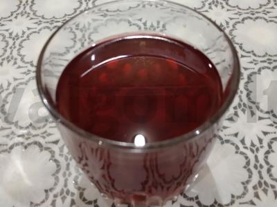 Vyšnių kompotas su mėtomis ir cinamonu pagrindine nuotrauka