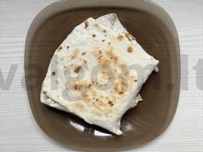 Tortilija su kiaušiniu, kumpiu ir varškės sūrio riekelėmis Žingsnis 14