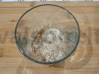 Švelnus trifle su kondensuotu pienu ir vynuogėmis be kepimo Žingsnis 3