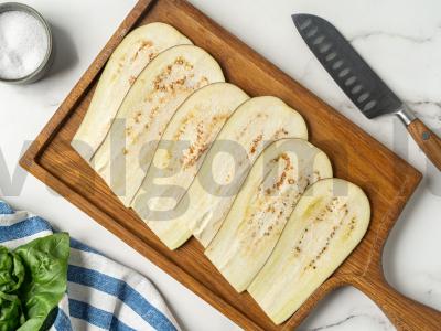 Baklažanai parmezano Žingsnis 1