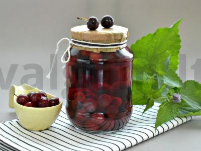 Vyšnių ir mėtų kompotas žiemai pagrindine nuotrauka