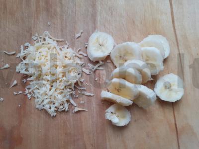 Karšti sumuštiniai su bananais, sūriu ir jogurtu Žingsnis 1