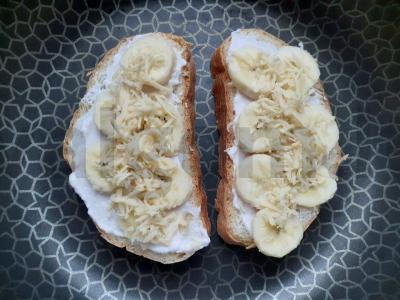 Karšti sumuštiniai su bananais, sūriu ir jogurtu Žingsnis 3