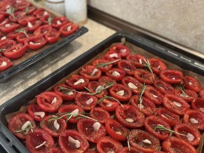 Džiovinti pomidorai su česnaku ir prieskoniais Žingsnis 1