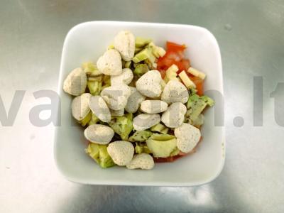 Daržovių salotas su avokadu ir graikišku jogurtu Žingsnis 3