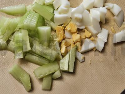 Krustingi dešrelės su agurkais ir korėjietiška morkų salotomis Žingsnis 3