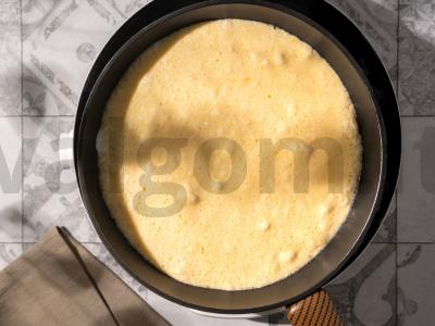 Saldus omletas su spanguolėmis ir vaisiais Žingsnis 4