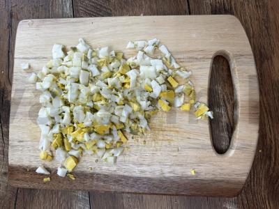 15 minučių kiaušinių ir žaliojo svogūno pyragėliai Žingsnis 3