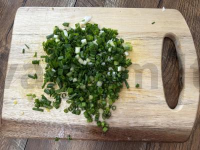 15 minučių kiaušinių ir žaliojo svogūno pyragėliai Žingsnis 4