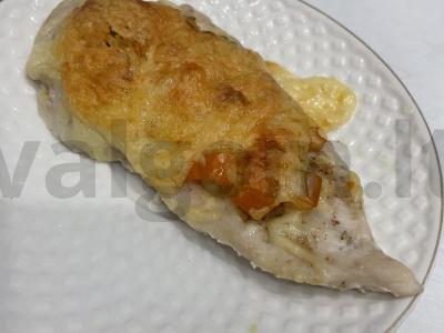 Vištienos krūtinėlė su paprika ir sūriu pagrindine nuotrauka