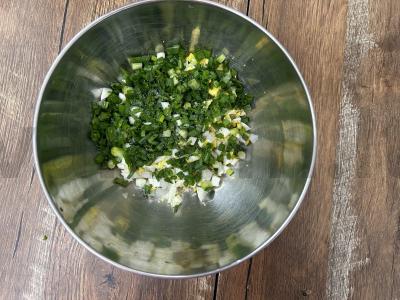 15 minučių kiaušinių ir žaliojo svogūno pyragėliai Žingsnis 6