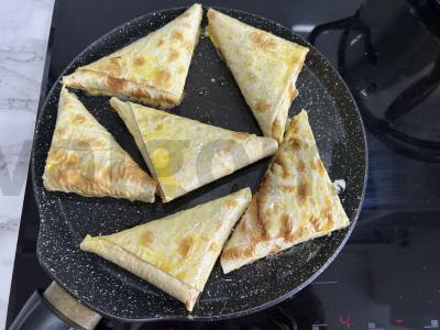 15 minučių kiaušinių ir žaliojo svogūno pyragėliai Žingsnis 16