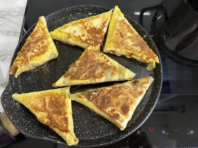 15 minučių kiaušinių ir žaliojo svogūno pyragėliai Žingsnis 17