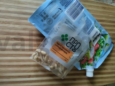 Burokėlių salotas su tofu, keptais žemės riešutais ir česnaku Žingsnis 4