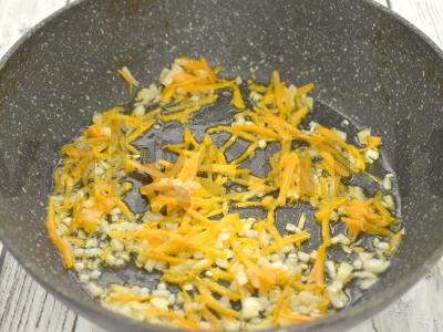 Grikių košė pagal pirklių receptą su troškiniu keptuvėje Žingsnis 2