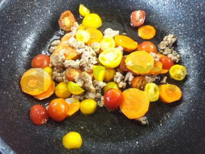 Morkų ir pomidorų troškinys su faršu Žingsnis 3