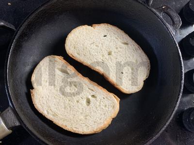 Avokado skramblys ant duonos Žingsnis 2