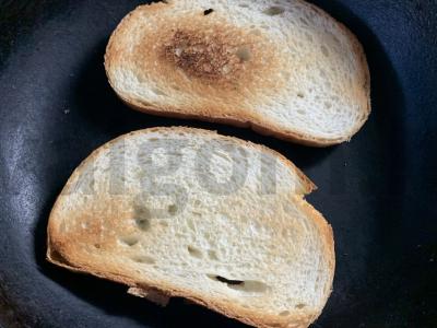 Avokado skramblys ant duonos Žingsnis 3