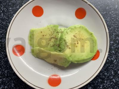 Avokado skramblys ant duonos Žingsnis 4