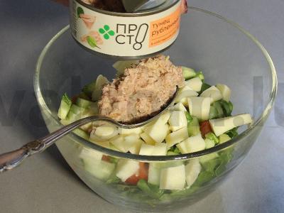 Viduržemio jūros salotos su tunu ir suluguni Žingsnis 4