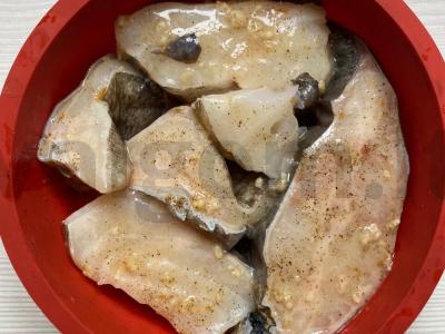 Dantytos žuvies steikai, paruošti oro grilyje Žingsnis 5