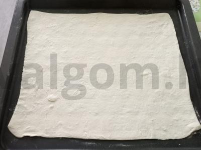 Pica „Du sūriai“ su pomidorais Žingsnis 4