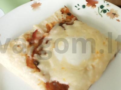 Pica „Du sūriai“ su pomidorais pagrindine nuotrauka