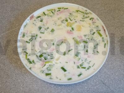 Okroška su virta dešra ir garstyčiomis ant beržo sulčių pagrindine nuotrauka