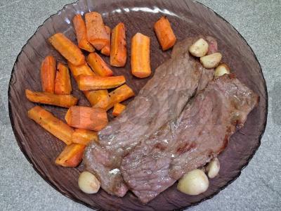 Jautienos steikai su keptų morkų garnyru Žingsnis 7