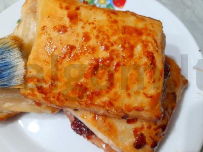 Saldžios bandelės iš sluoksniuoto tešlos su braškių uogiene Žingsnis 7