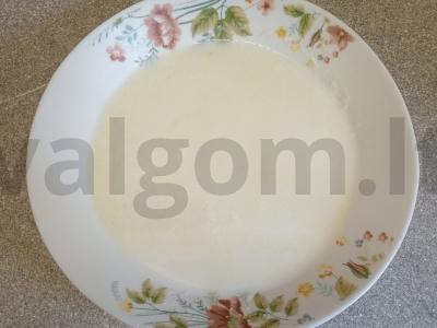 Manų košė su džiovintomis abrikosais, datulėmis ir dorblu sūriu Žingsnis 2