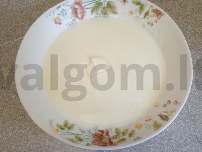 Manų košė su džiovintomis abrikosais, datulėmis ir dorblu sūriu Žingsnis 3