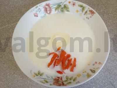 Manų košė su džiovintomis abrikosais, datulėmis ir dorblu sūriu Žingsnis 4