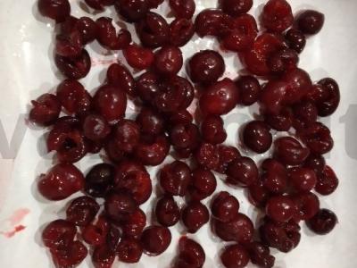 Skanus vyšnių pyragas su kondensuotu pienu ir rūgpieniu Žingsnis 6