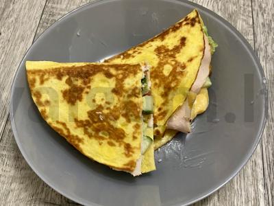 Kezadija su graikišku jogurtu, daržovėmis ir kalakutiena pagrindine nuotrauka