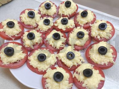 Pomidorų užkandis „Drakono akis“ pagrindine nuotrauka