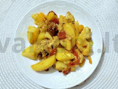 Kvapni vištiena karis su daržovėmis kepimo maiše pagrindine nuotrauka