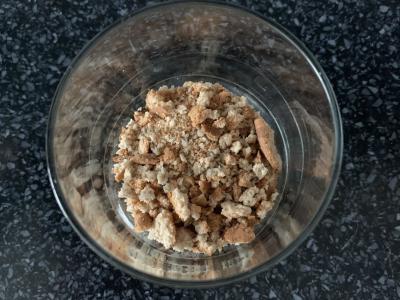 Desertas su varške, arbūzu, avižiniais sausainiais ir grietine Žingsnis 2