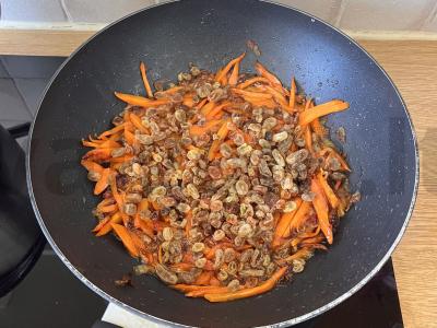 Vegetariškas plovas su razinomis Žingsnis 4