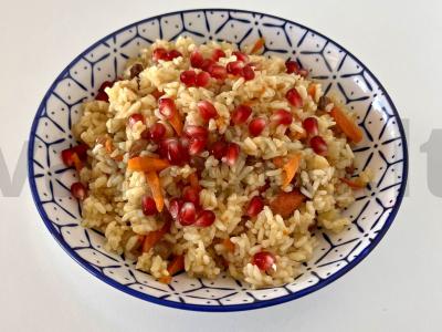 Vegetariškas plovas su razinomis pagrindine nuotrauka