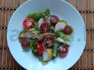 Salotos su kriaušėmis ir vyšniniais pomidorais pagrindine nuotrauka