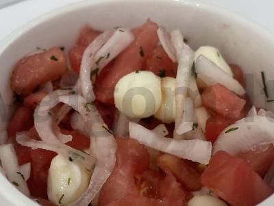 Salotas su sūriu skamorca pagrindine nuotrauka