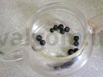 Arbata su apelsinu, juodųjų serbentų, barbaru ir imbieru Žingsnis 1