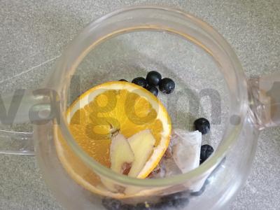 Arbata su apelsinu, juodųjų serbentų, barbaru ir imbieru Žingsnis 4