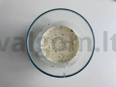 Sluoksniuotas pyragas su pomidorais, špinatais ir užpilu Žingsnis 1