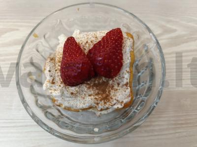 Nesaldus bananų pyragas be kepimo pagrindine nuotrauka