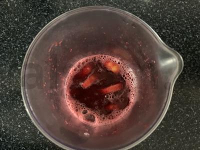 Mėlynių, spanguolių ir citrinos limonadas Žingsnis 4